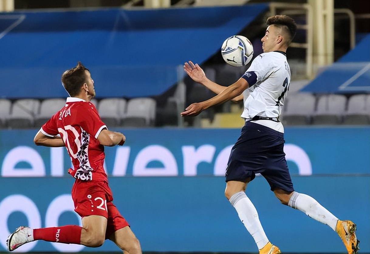 博洛尼亚球员在训练中互相比拼，竞争日渐激烈的简单介绍