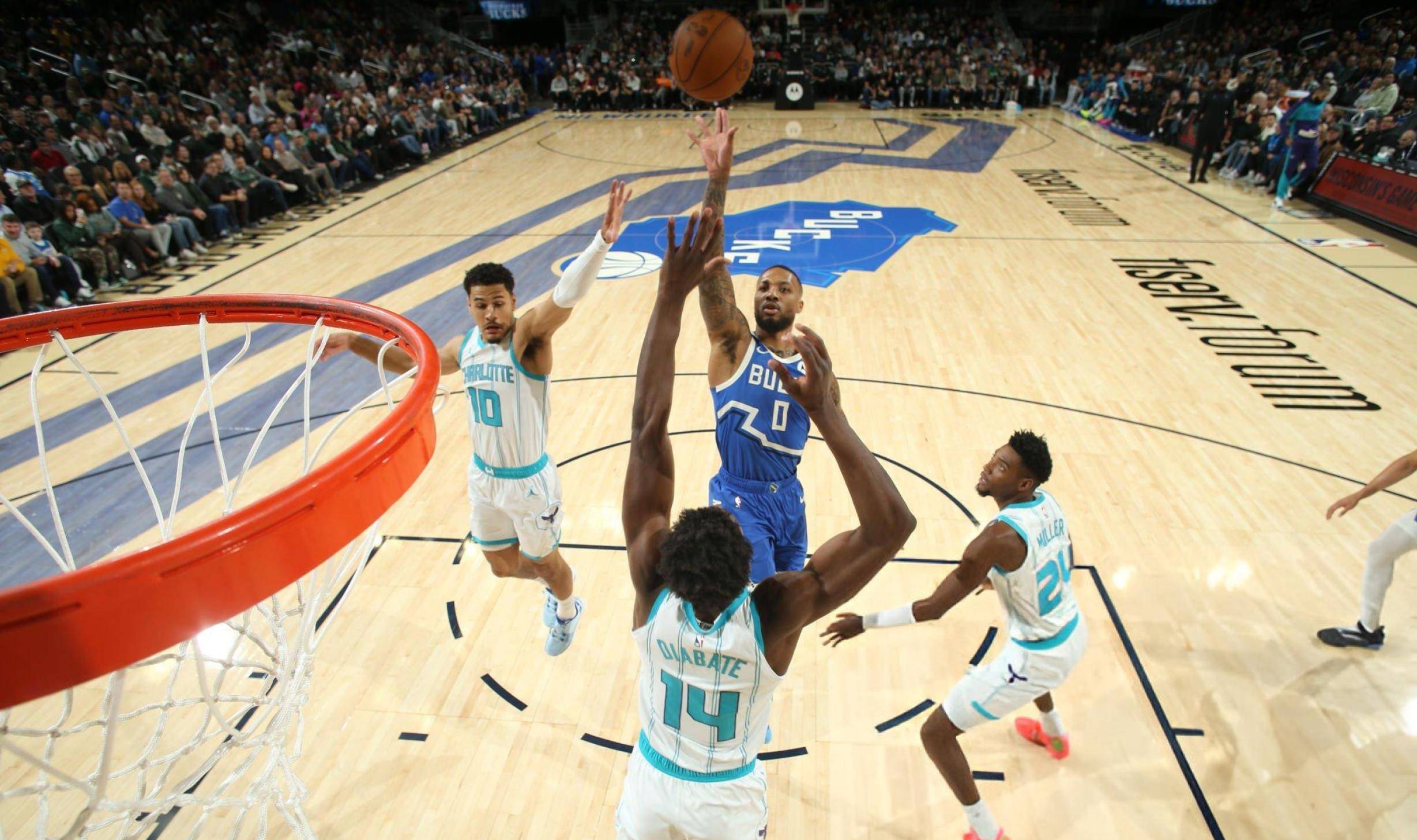 包含太阳击败雄鹿，豪取七连胜的词条