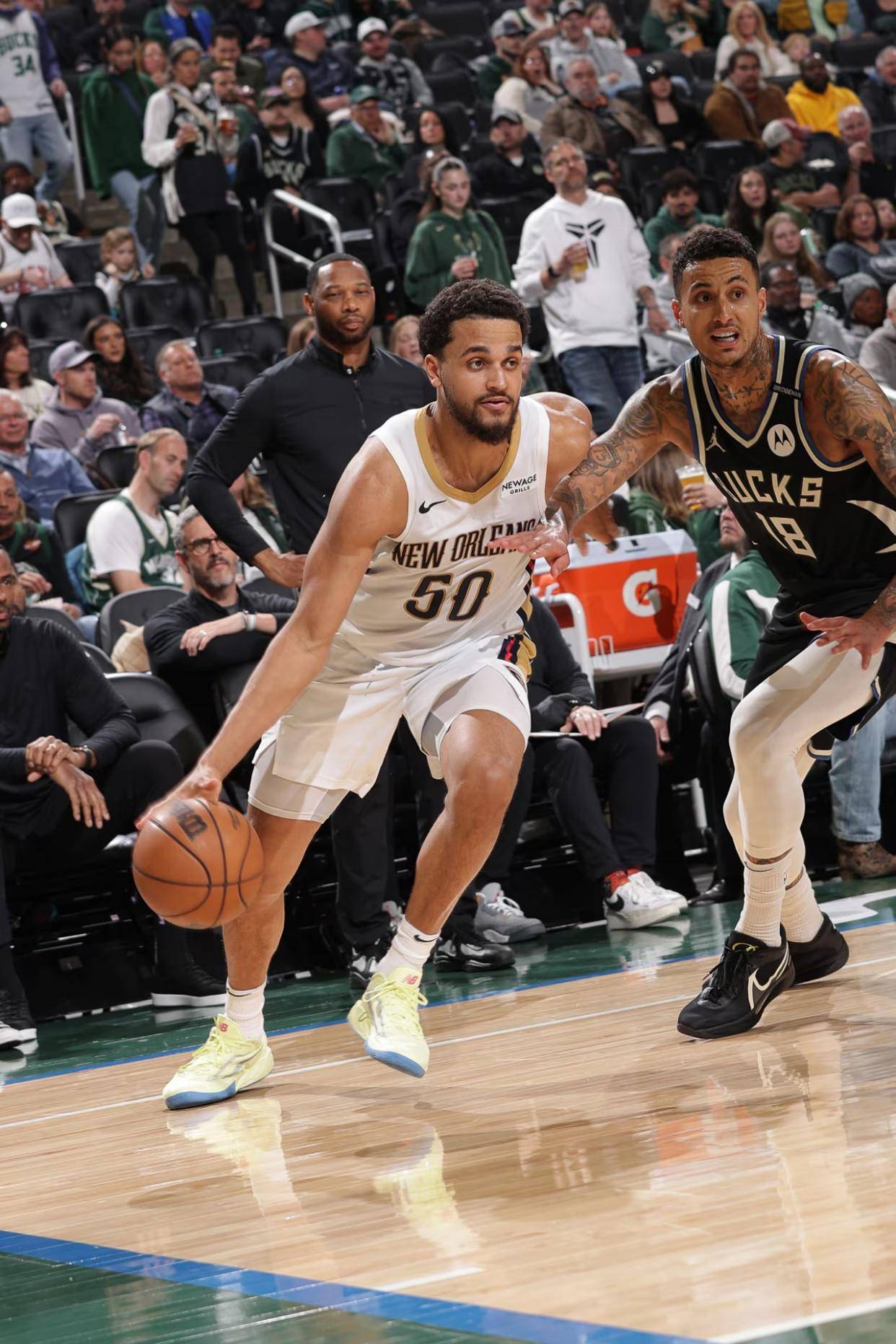 包含太阳击败雄鹿，豪取七连胜的词条