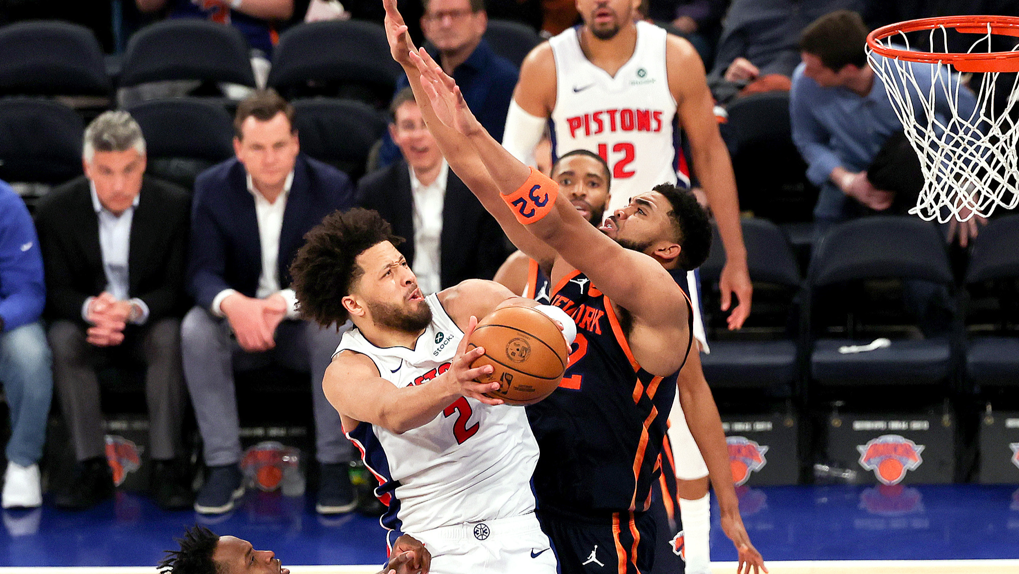 尼克斯客场击败活塞结束连败