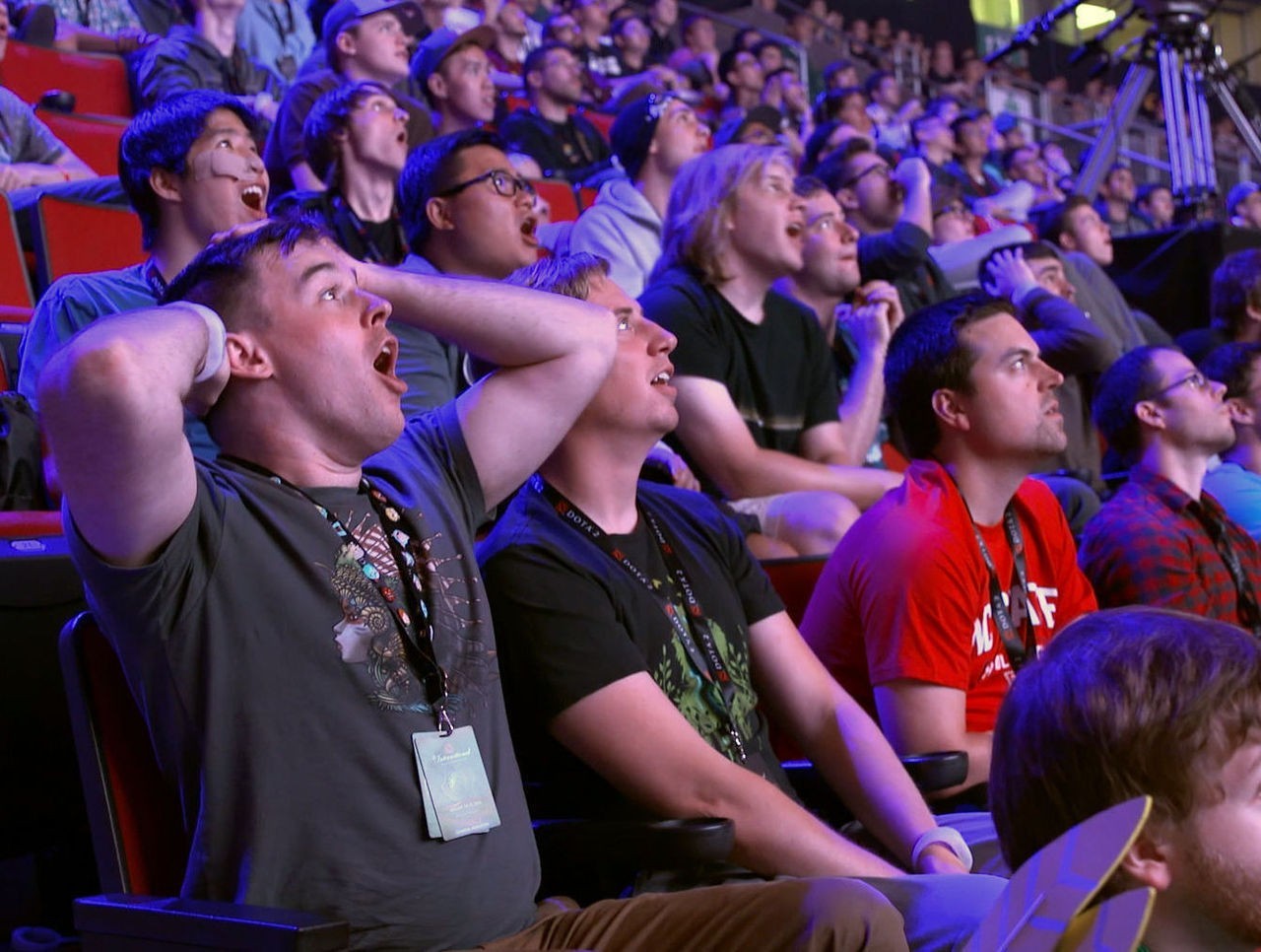 包含TI国际邀请赛惊险逆转取胜，粉丝狂欢不已的词条