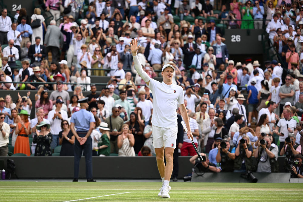 世俱杯直播-温网鏖战ATP总决赛，辛纳扛起全队