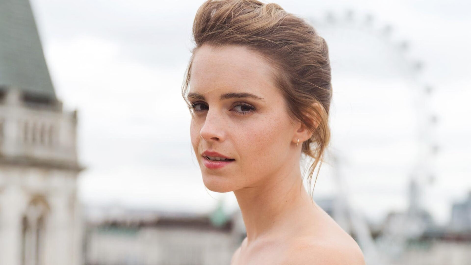 阿圭罗数据统治赛场，西班牙战术压制埃及，足球双星闪耀夜