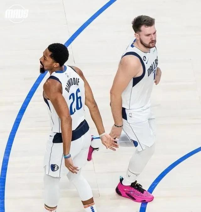 国王对阵鹈鹕,小贾伦赛后评分拉满 国王对阵鹈鹕,小贾伦赛后评分拉满