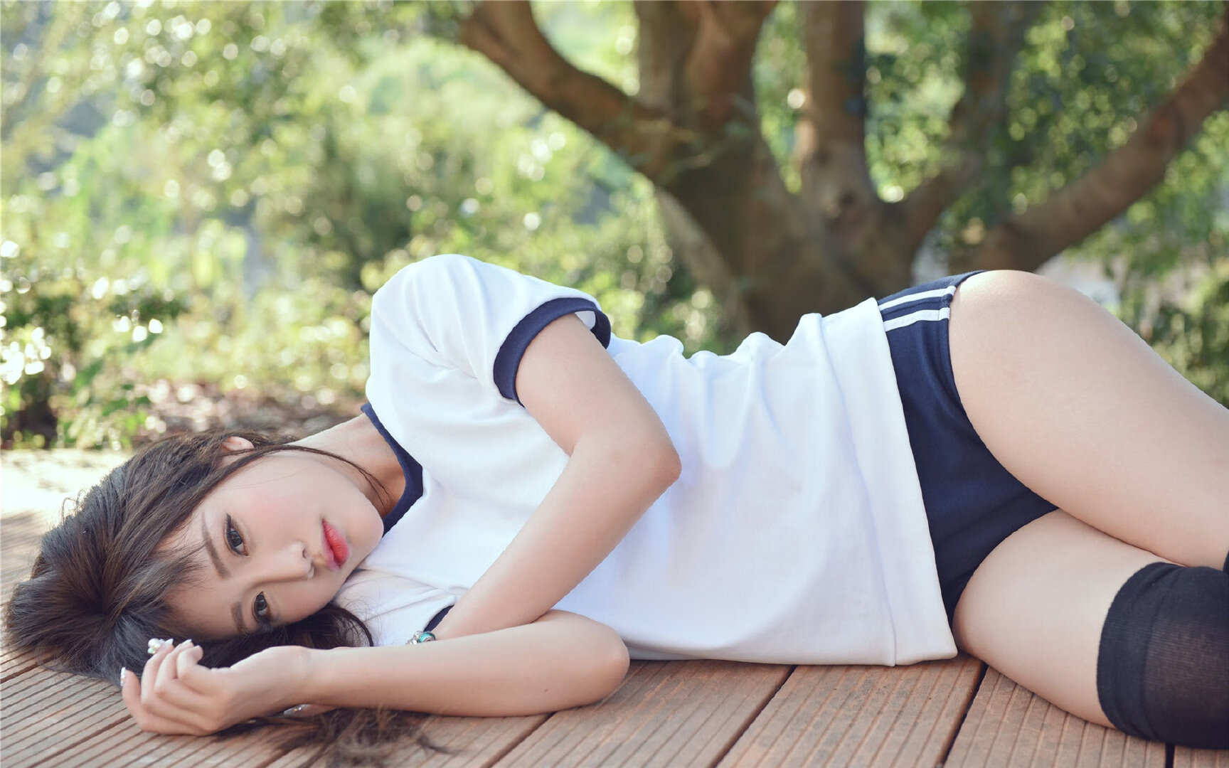 阿圭罗一锤定音，波兰球队绝杀佛罗伦萨，欧冠之夜诞生关键先生