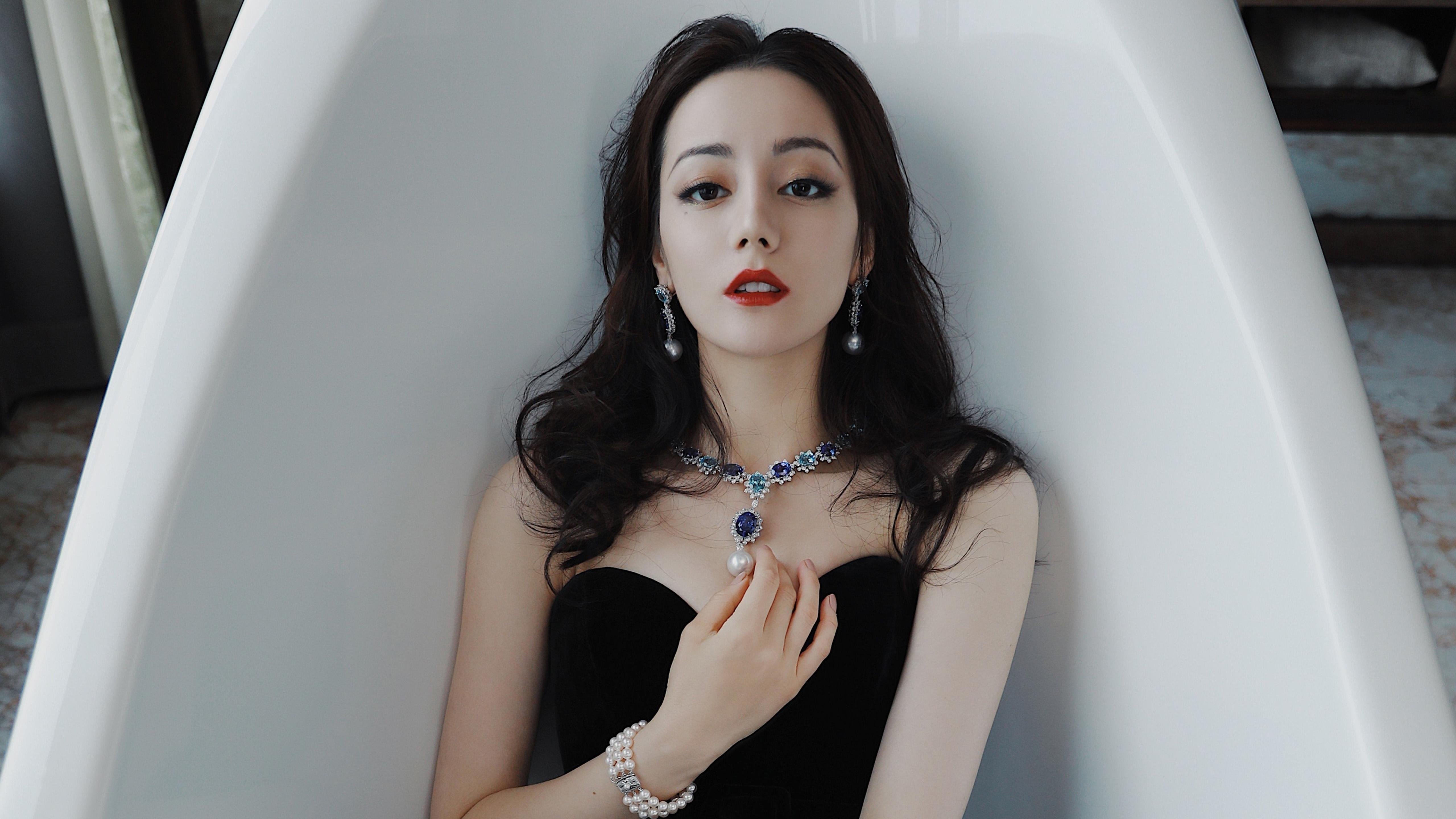 浓眉擎天斩雄鹿，排名夜湖人险中求胜